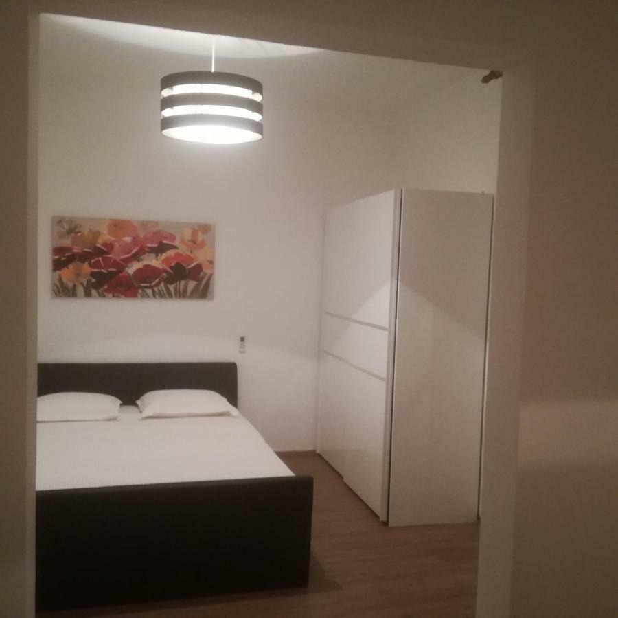 Apartment Stipe